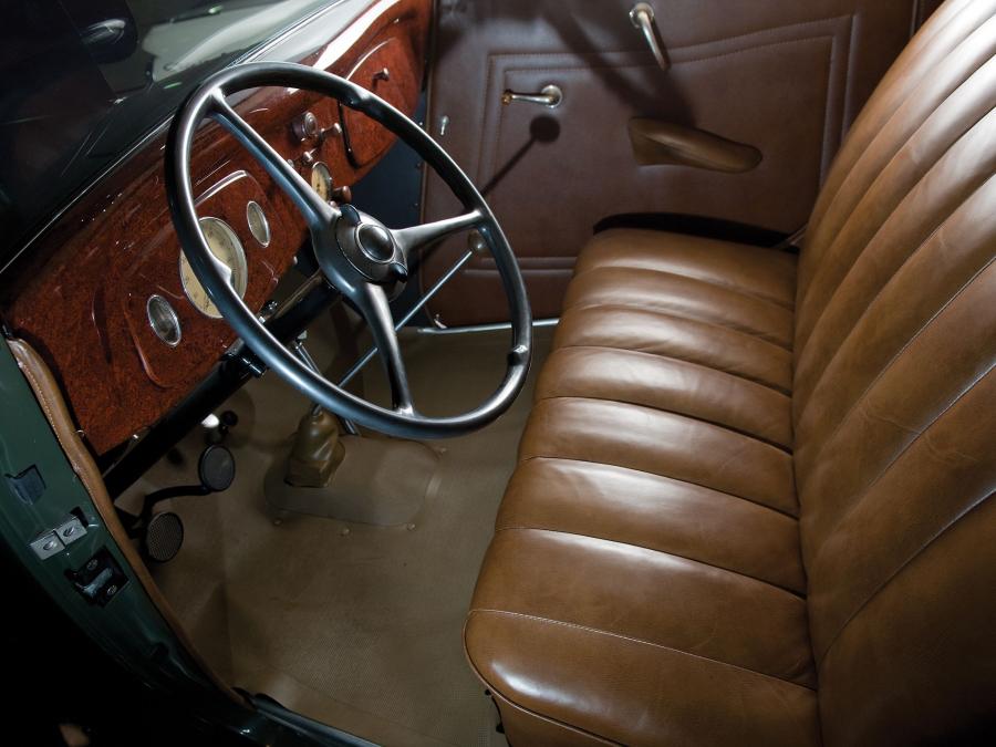 Интерьер Ford V8 Deluxe Cabriolet (40/760) 1934 года  (фото 15 из 17)
